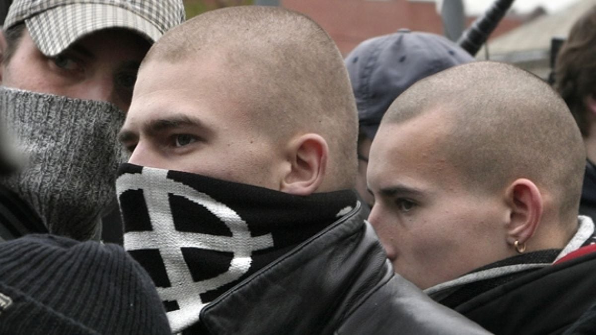Скинари нападнаха арабин в автобус 72 