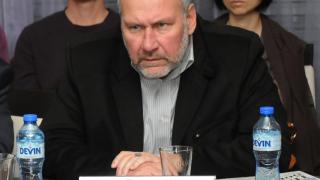 Ореол върху мраморен саркофаг сочи гроба на цар Петър I