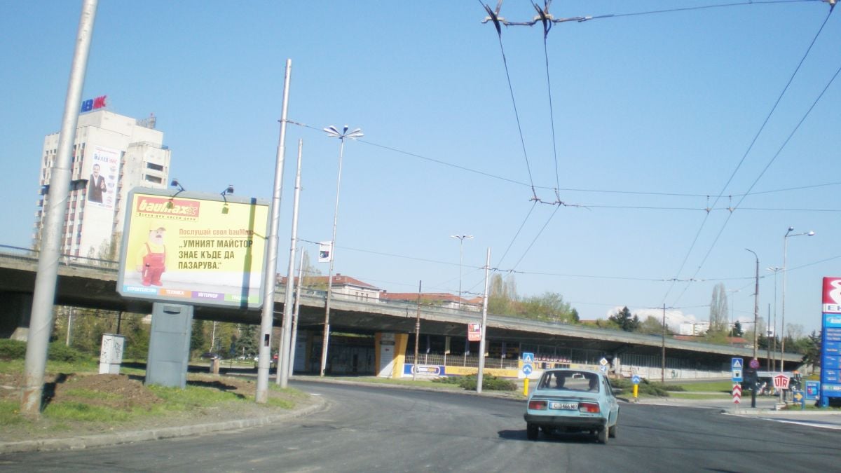 Мостът на "Цариградско шосе" пада