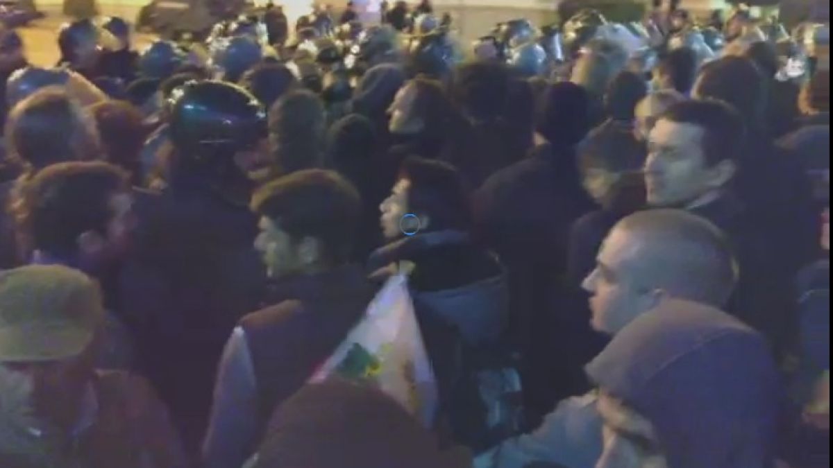 Полицаи свалят каски и щитове