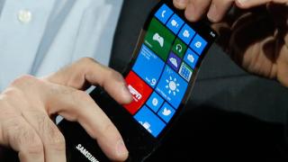 Догодина излиза GSM със страничен дисплей