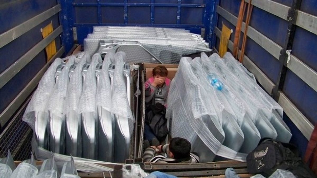 Кървави снимки от изтезания намерени при сирийски бежанци
