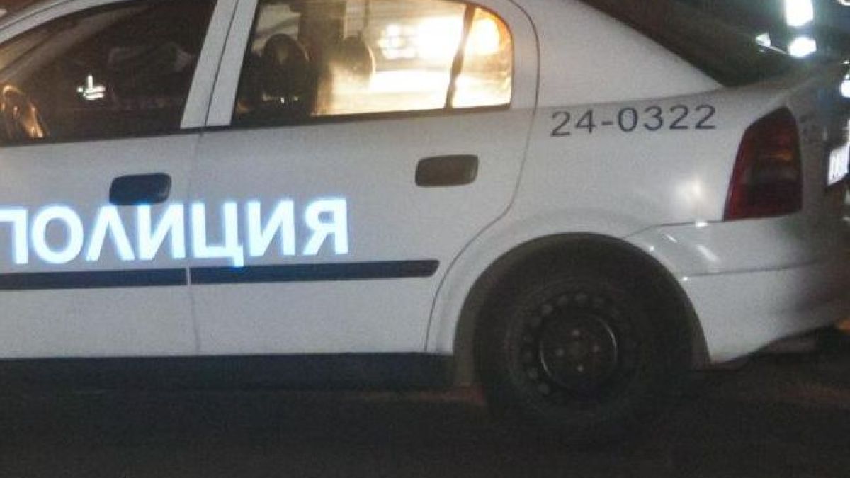 Сириец нахлу в магазин, хапе и драска продавачката