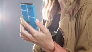 Учени: Смартфоните правят студентите нещастни