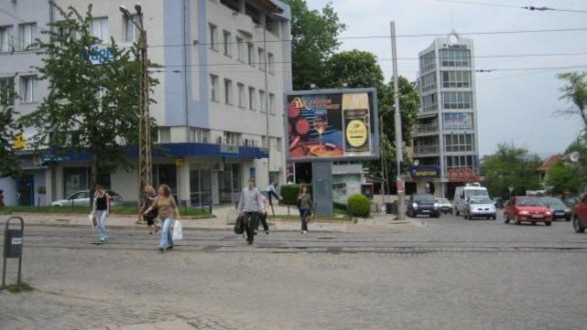 Само в БЛИЦ: "Баничарка" блъсна двама пешеходци и изчезна