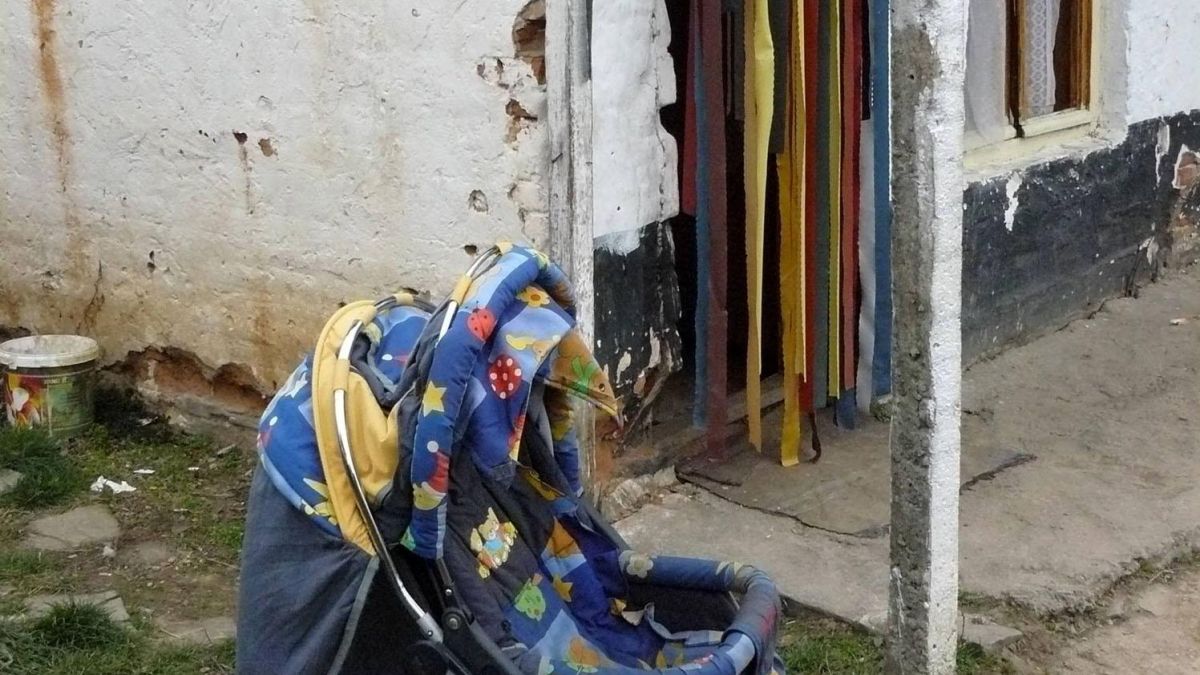 Изроди напиха с ракия децата си и убиха едно от тях