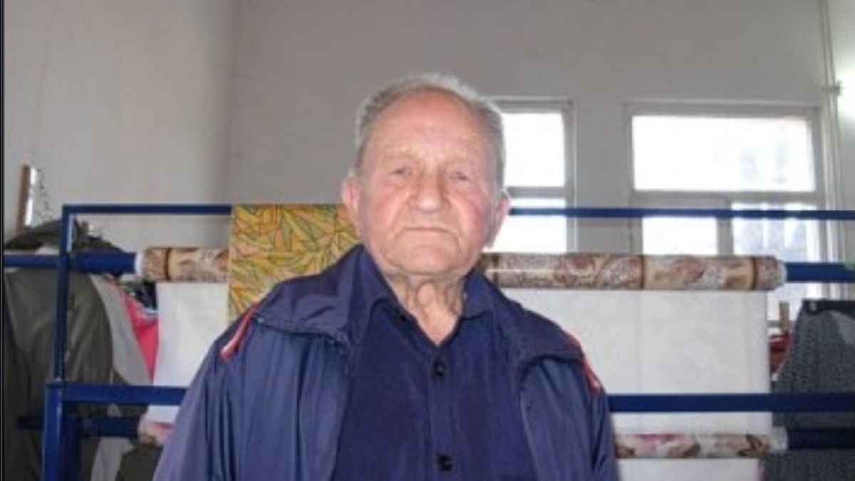Само в БЛИЦ: Бивш треньор по борба горя в дома си, подозират зъл съсед (СНИМКИ)