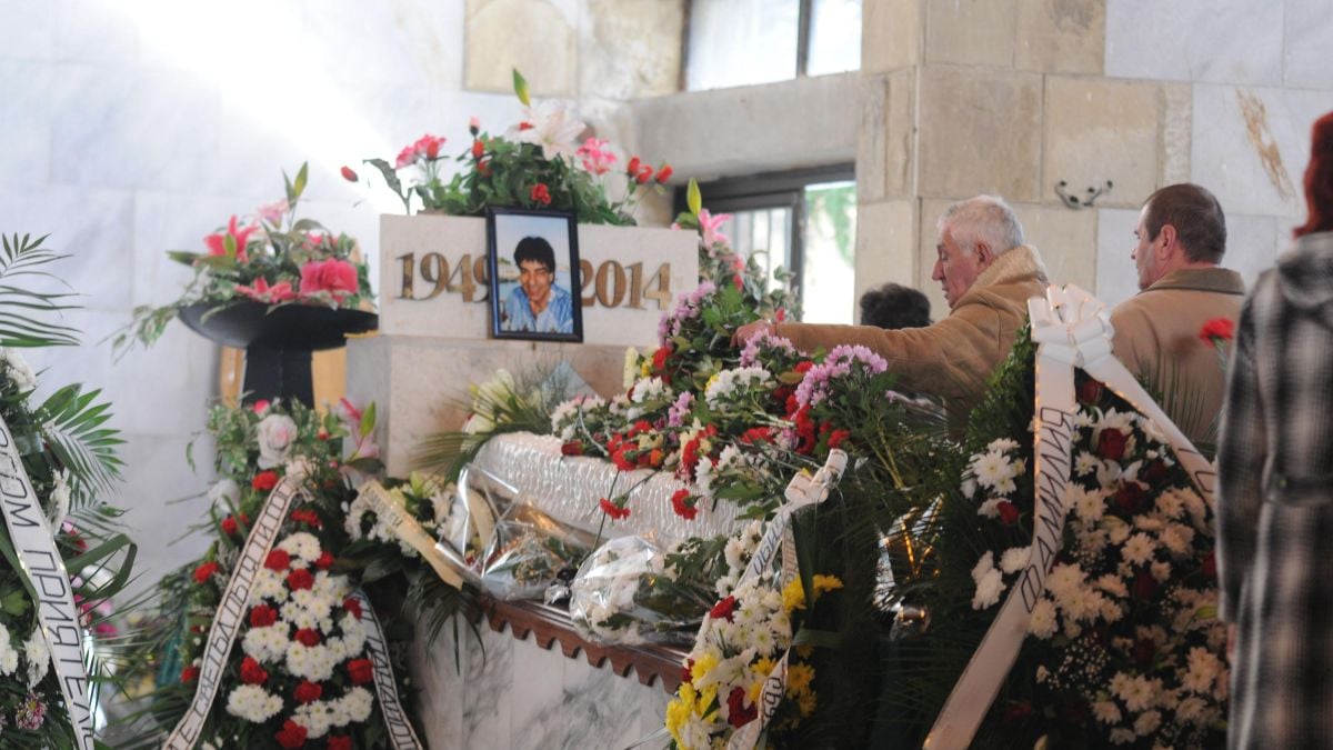Хиляди изпратиха Гого със "Сбогом, приятелю" (СНИМКИ)