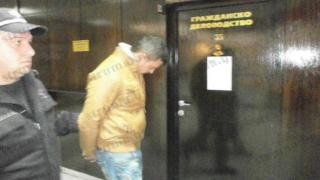 Оставиха зад решетките обвинени в убийство на мъж пред дискотека
