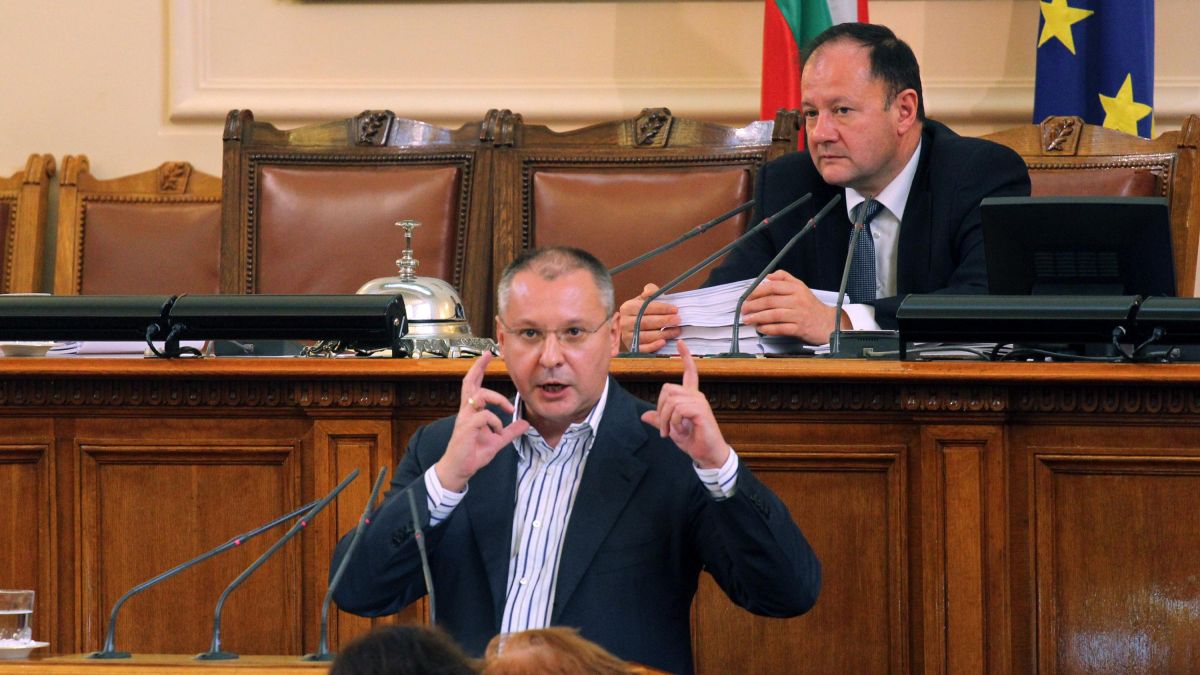 Станишев: Отлепваме се от дъното