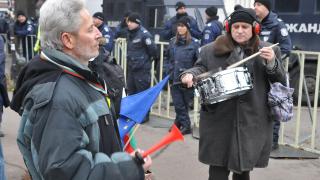 Десетина освиркват парламента 
