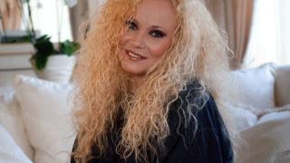 Наталия Симеонова вдигна ръце от щерка си! Вики Ризов побърква майка си с тийн изпълнения