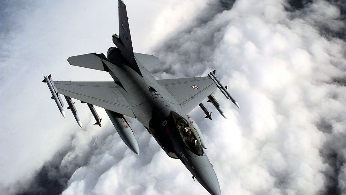 2 февруари: 40 г. от първия полет на изтребителя F-16