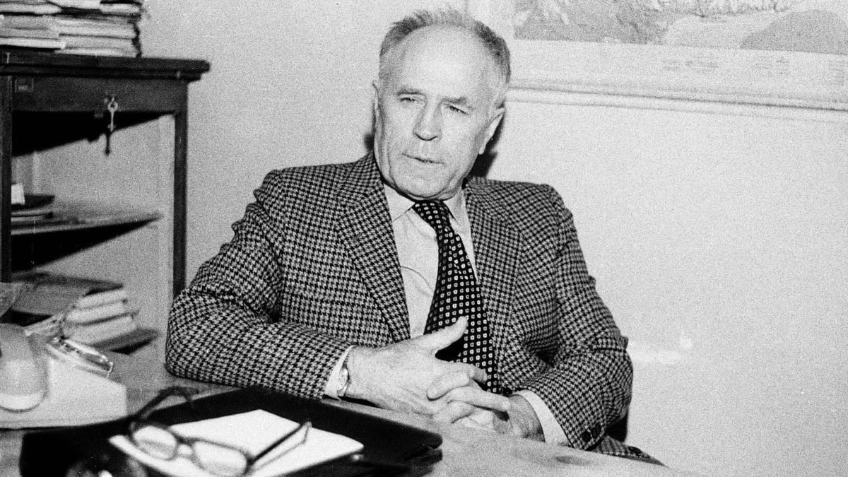24 години от смъртта на писателя Николай Хайтов, наричан Властелина на Родопите