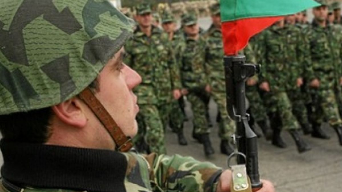 Всеки втори иска казармата да се върне
