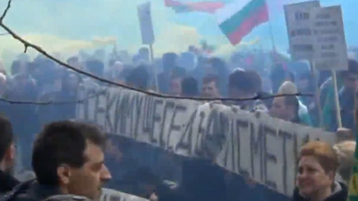 Полицията и прокуратурата погнаха виновниците за кървавия протест в Пловдив