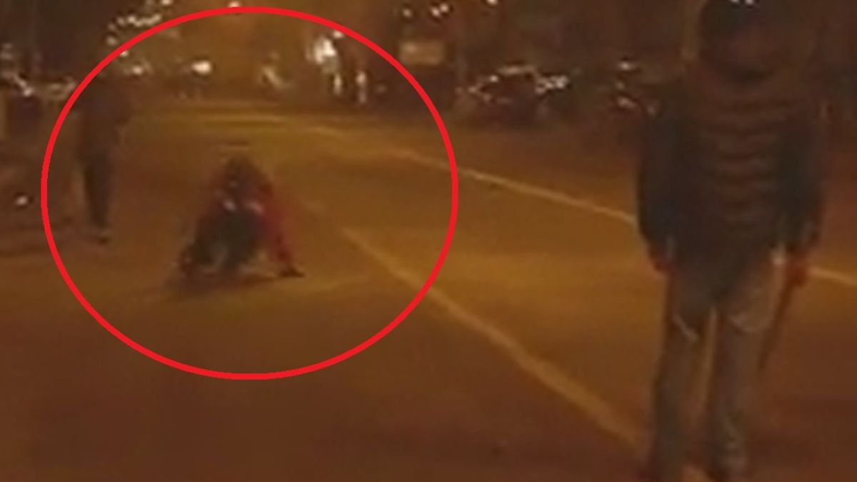 Потресаващо ВИДЕО в БЛИЦ: Снайперист екзекутира протестър в Украйна (НА ЖИВО)