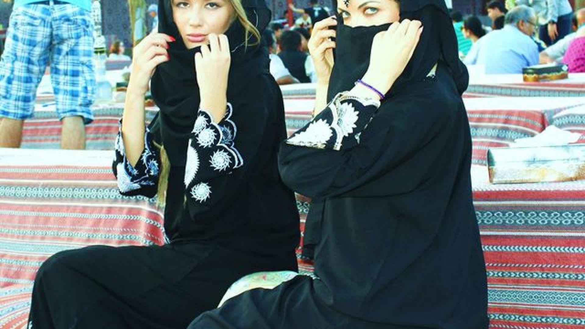 Катастрофа! Велина Унузова се изложи с рекламата си на DOLCE&GABBANA (СНИМКА)