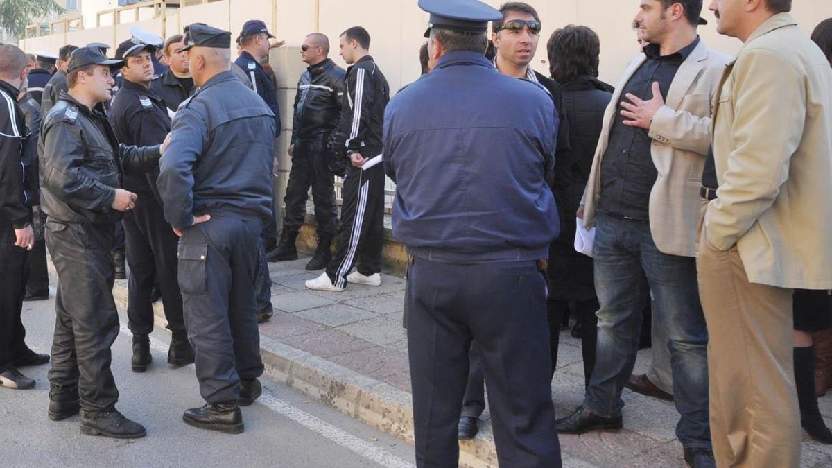 Учат ченгетата да общуват с гражданите