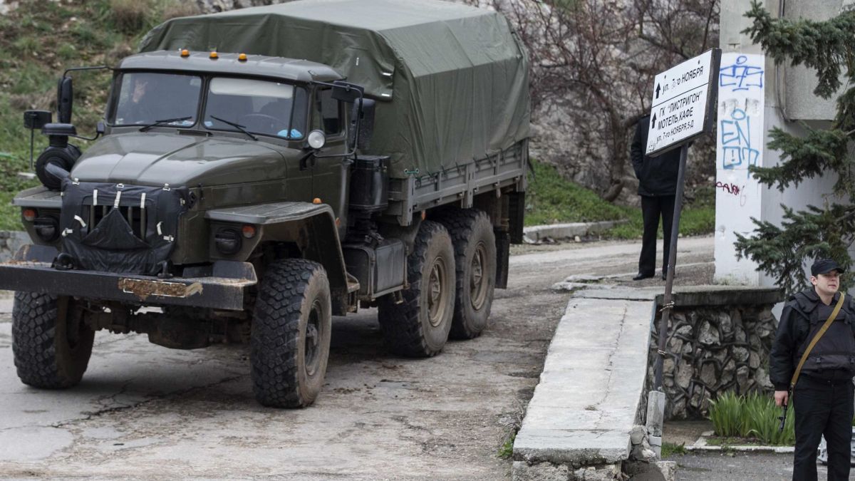 Военни машини шетат из Симферопол