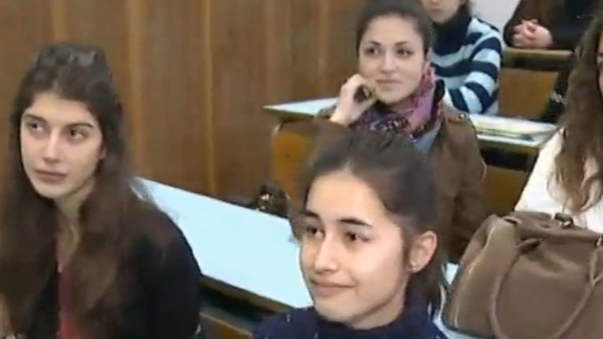 Още абитуренти се отказаха от скъпите дрехи
