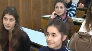 Още абитуренти се отказаха от скъпите дрехи
