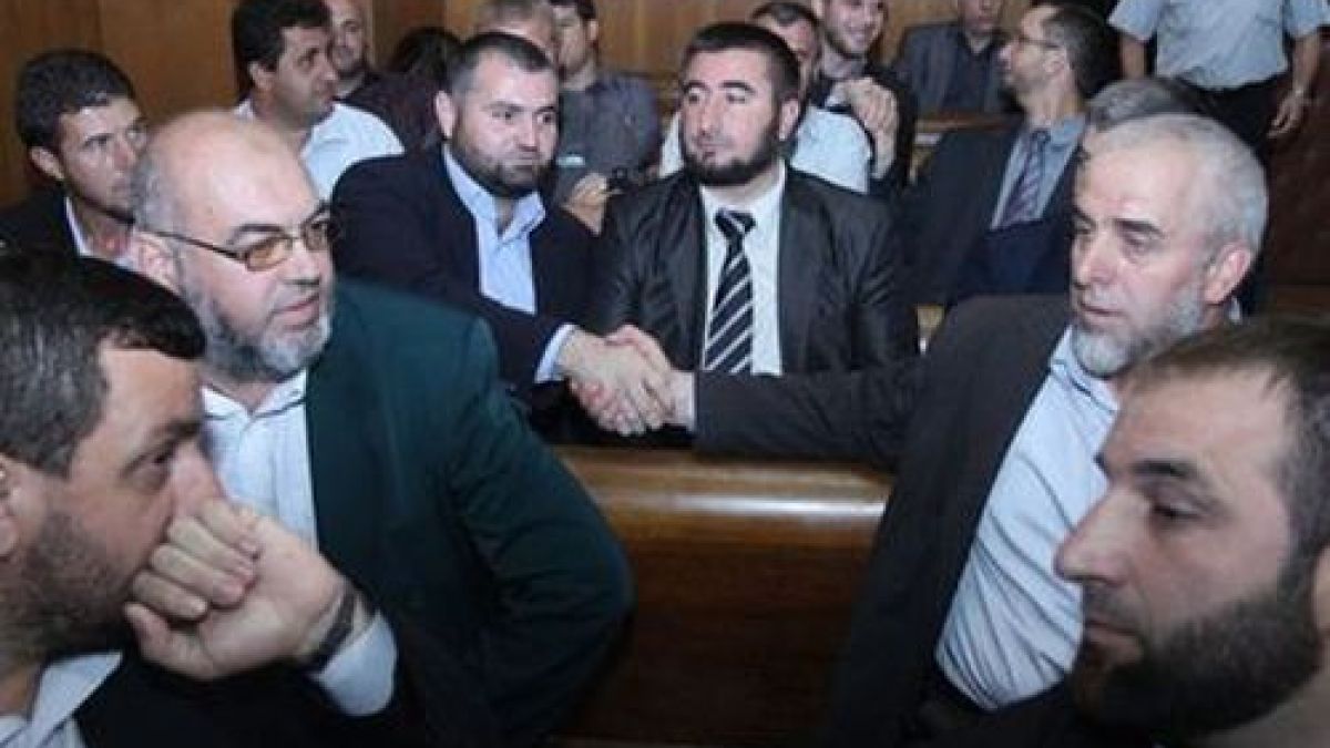 Съдът в Пазарджик изслушва защитниците на обвинените за радикален ислям