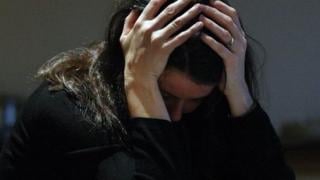 Изверг пребивал до кръв бременната си съпруга