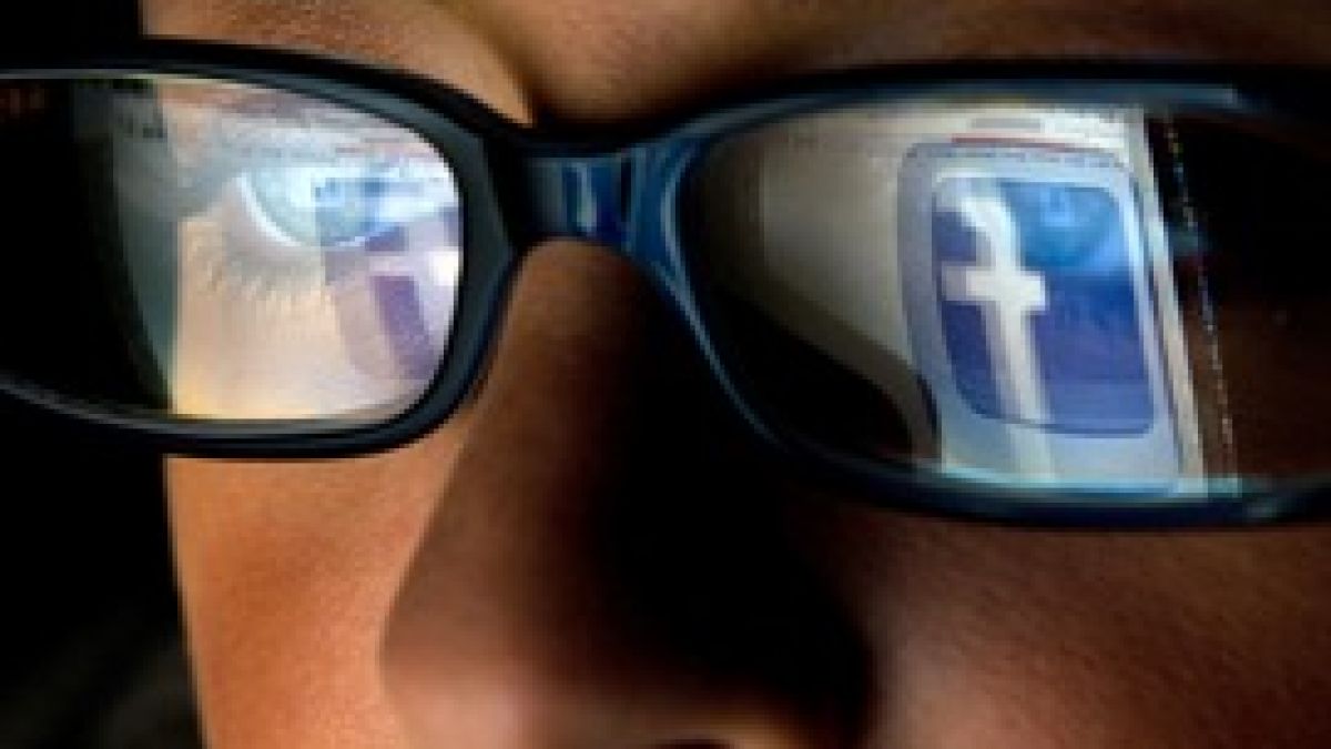 Правозащитници ще спират сделката между Facebook и WhatsApp