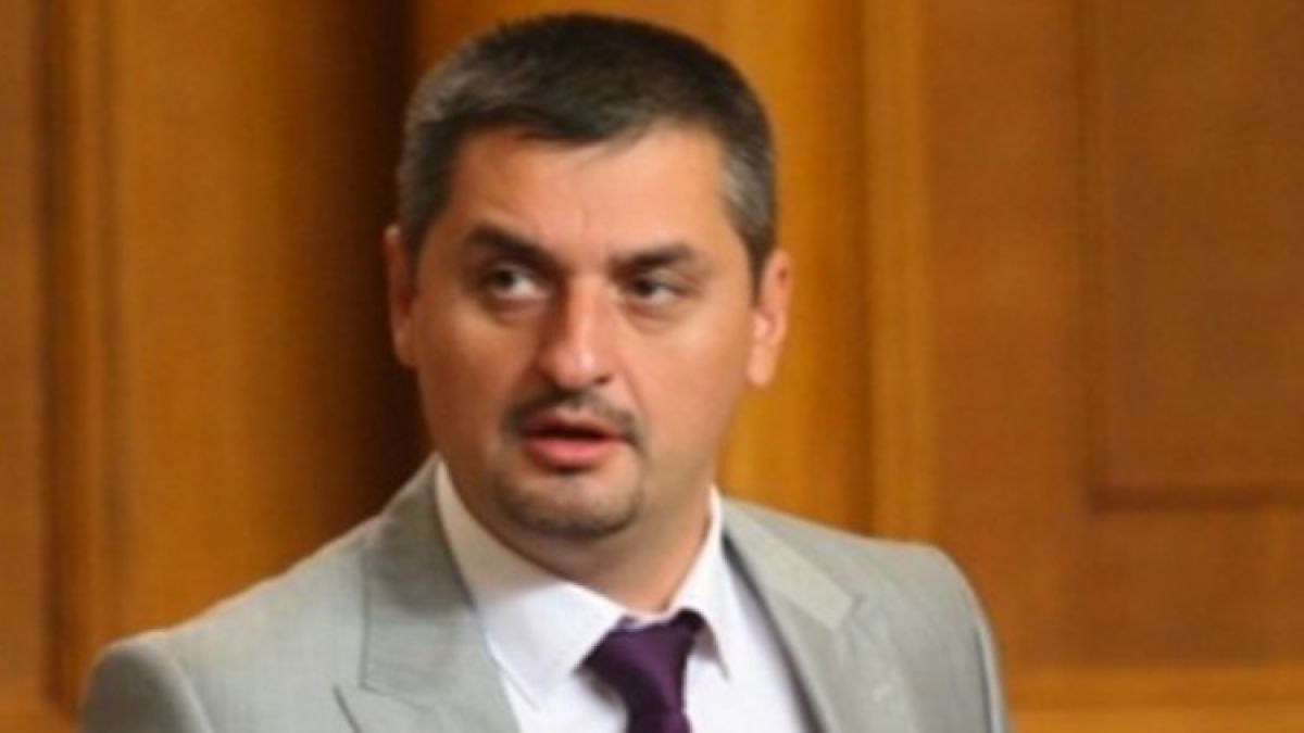 Кирил Добрев пита: Бодигард на Борисов ли е саботирал акцията в Лясковец?