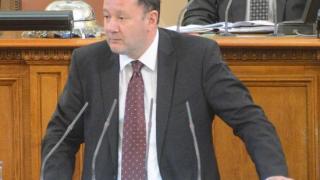 Депутатите кръшкат, но искат надница 
