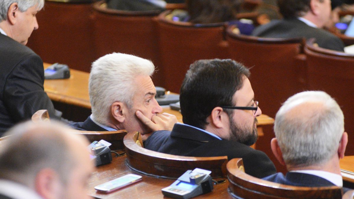 Предложението на "Атака" за Крим и Русия не мина