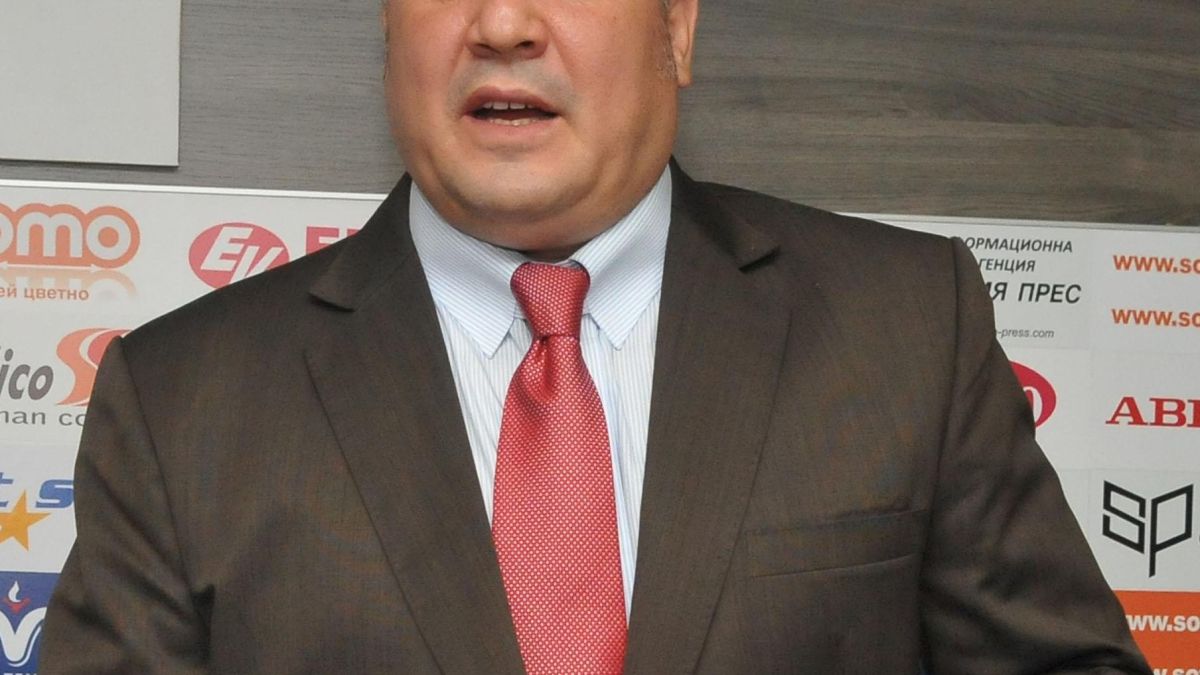Слави Бинев поиска властта да се скрие от медиите