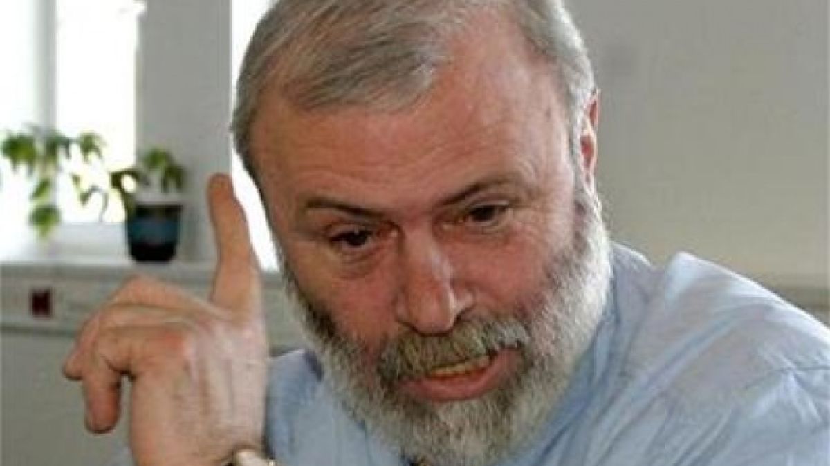Проф. Драгомир Драганов: Ще удуша всеки, който казва на внучката ми, че може да е лесбийка, педераст или трети пол!