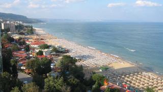 Слънчев бряг се пръска по шевовете