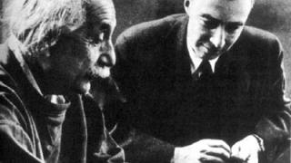 Странностите на гениите - Айнщайн проговаря на 4, Тесла спял само по... 