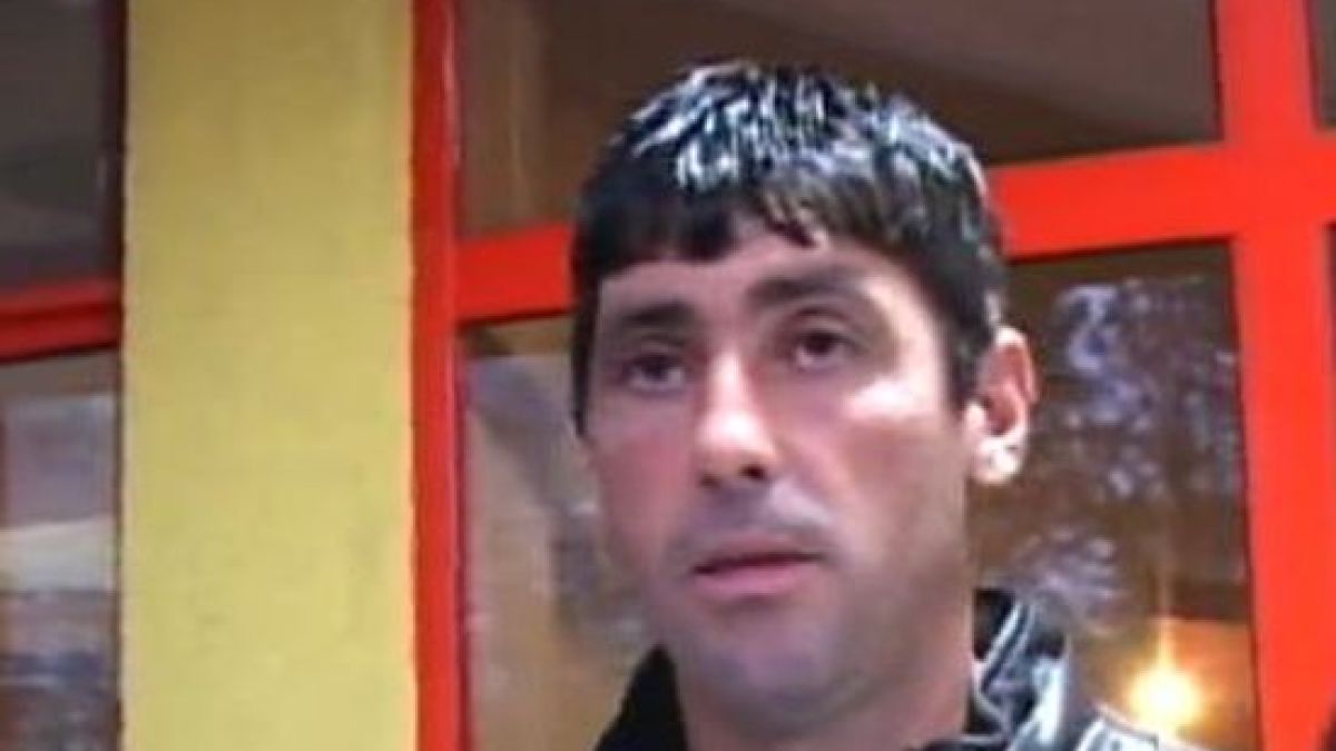Кмет и неговия син полицай пребили съселянин заради кражба на кошери