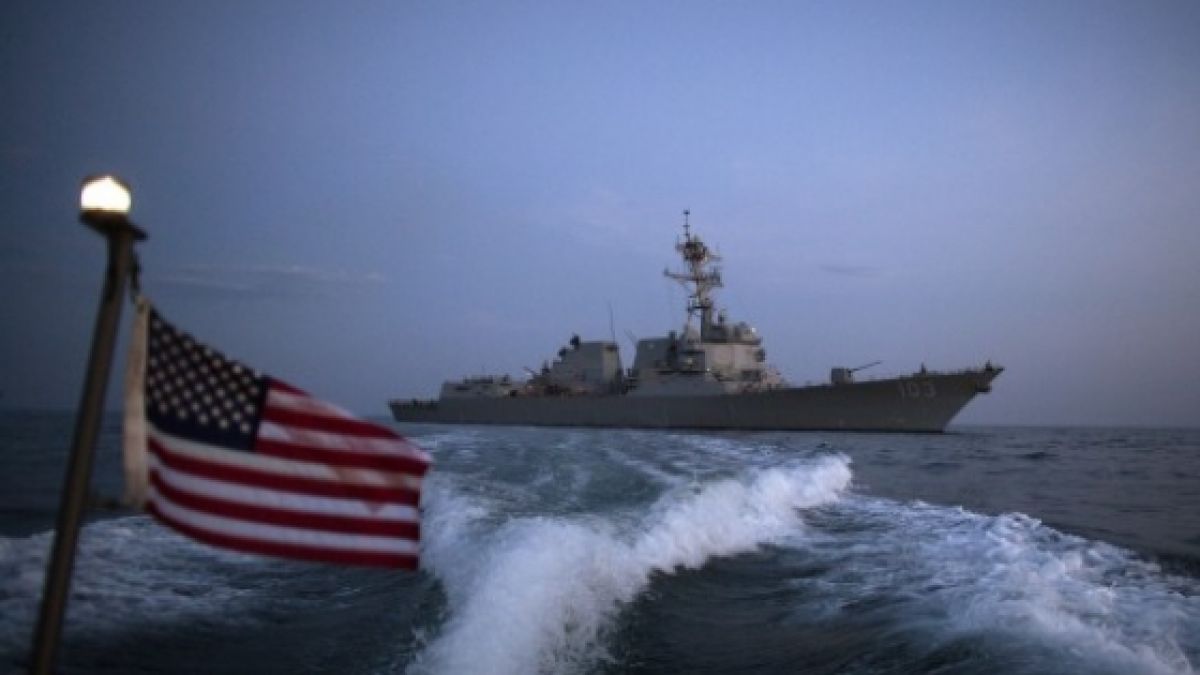 Екшън в морето! Су-24 уволни предсрочно 27 американски моряци  
