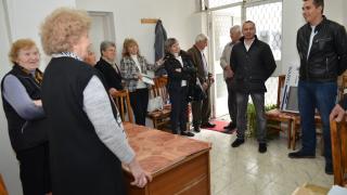 "България без цензура" дари техника на деца и възрастни хора с увреждания в Пещера
