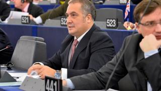 Слави Бинев: "Лукойл" и "Овергаз" налагат непоносими за българите цени
