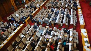 Депутатите прекарали общо 671 дни зад граница
