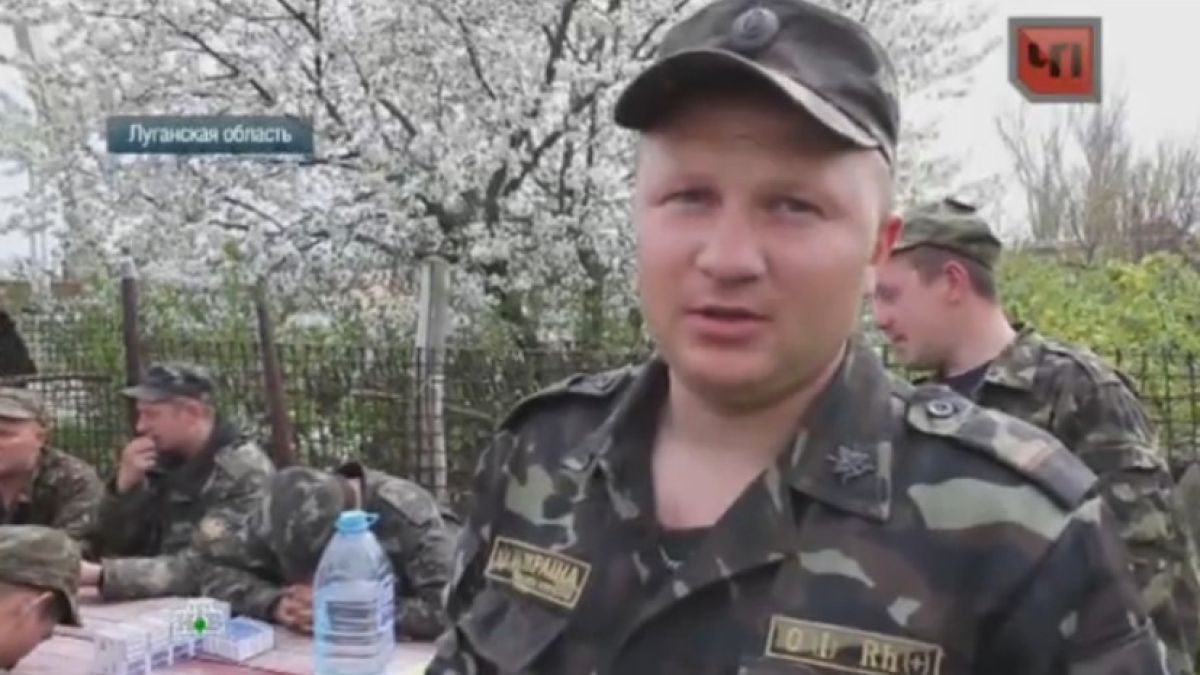 Глад и дезертьори в забравената от Киев войска в Източна Украйна (ВИДЕО)