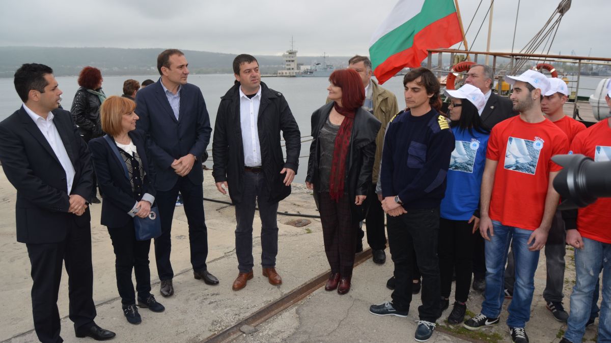Борислав Гуцанов подпомогна ученици, които ще участват в регатата "Тол шипс"