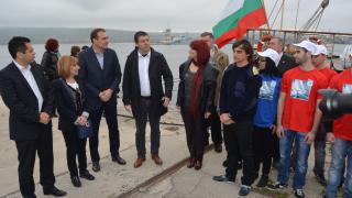 Борислав Гуцанов подпомогна ученици, които ще участват в регатата "Тол шипс"