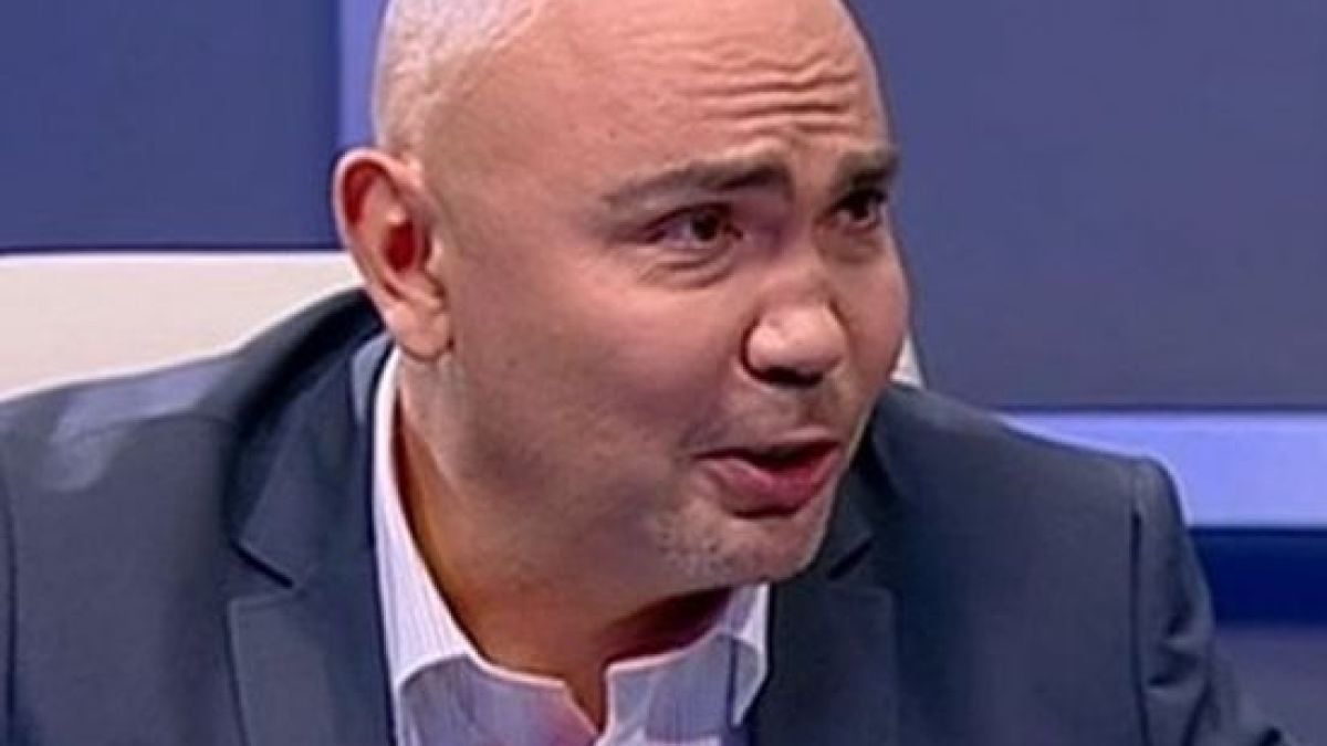 Росен Петров навири новия си нос под ръка с младо гадже (СНИМКИ)