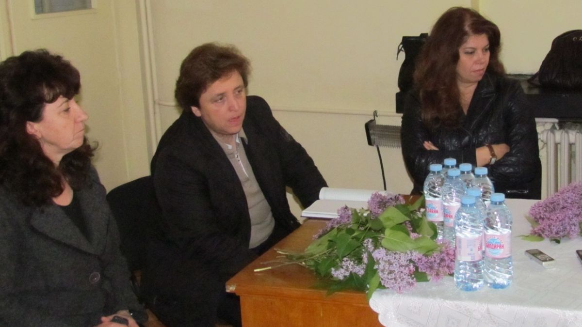 С пита и мед посрещнаха Йотова и Янкова в Девин
