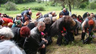 Станишев почете Петлешев, като мина по последните му стъпки