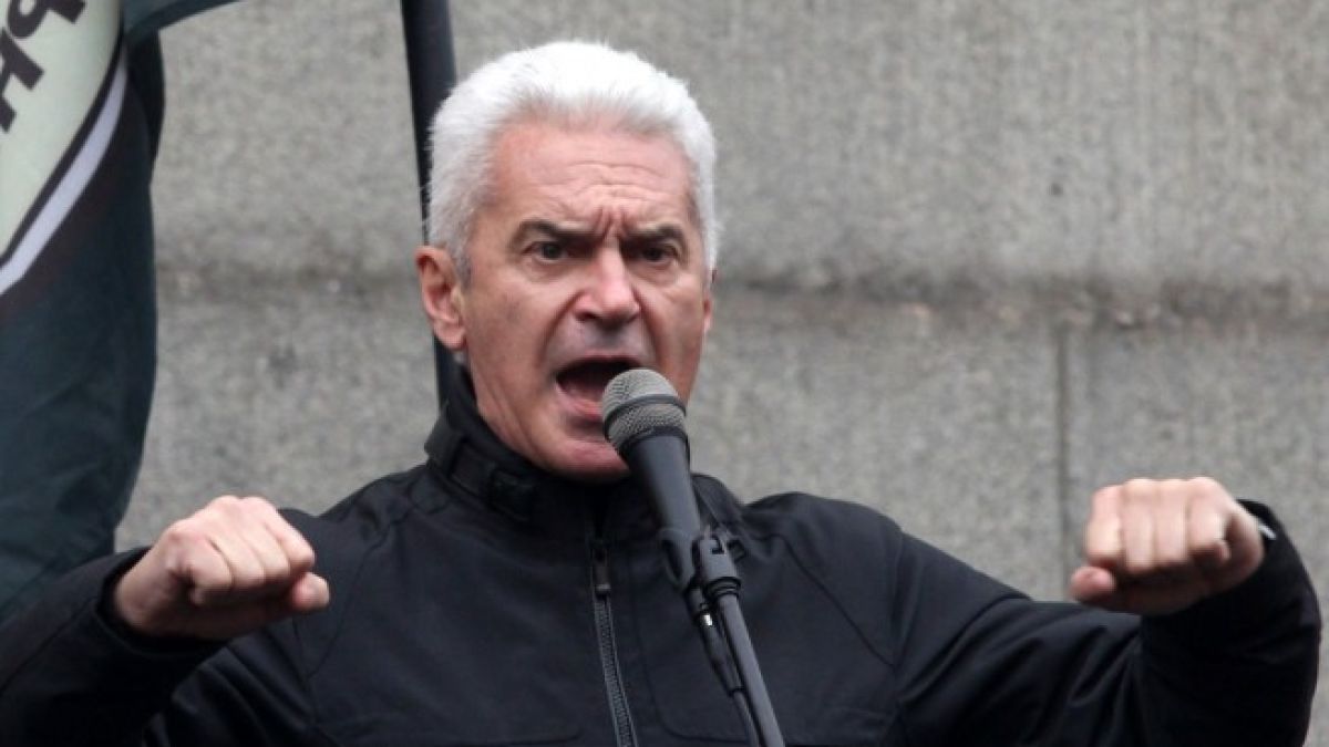 Забъркаха Волен Сидеров в нов скандал