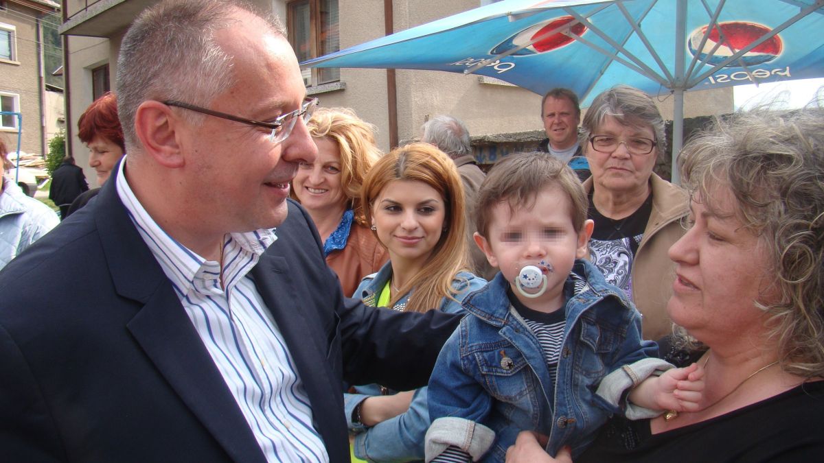 Станишев хвали Мая Манолова, извоювала пари за Кюстендилско