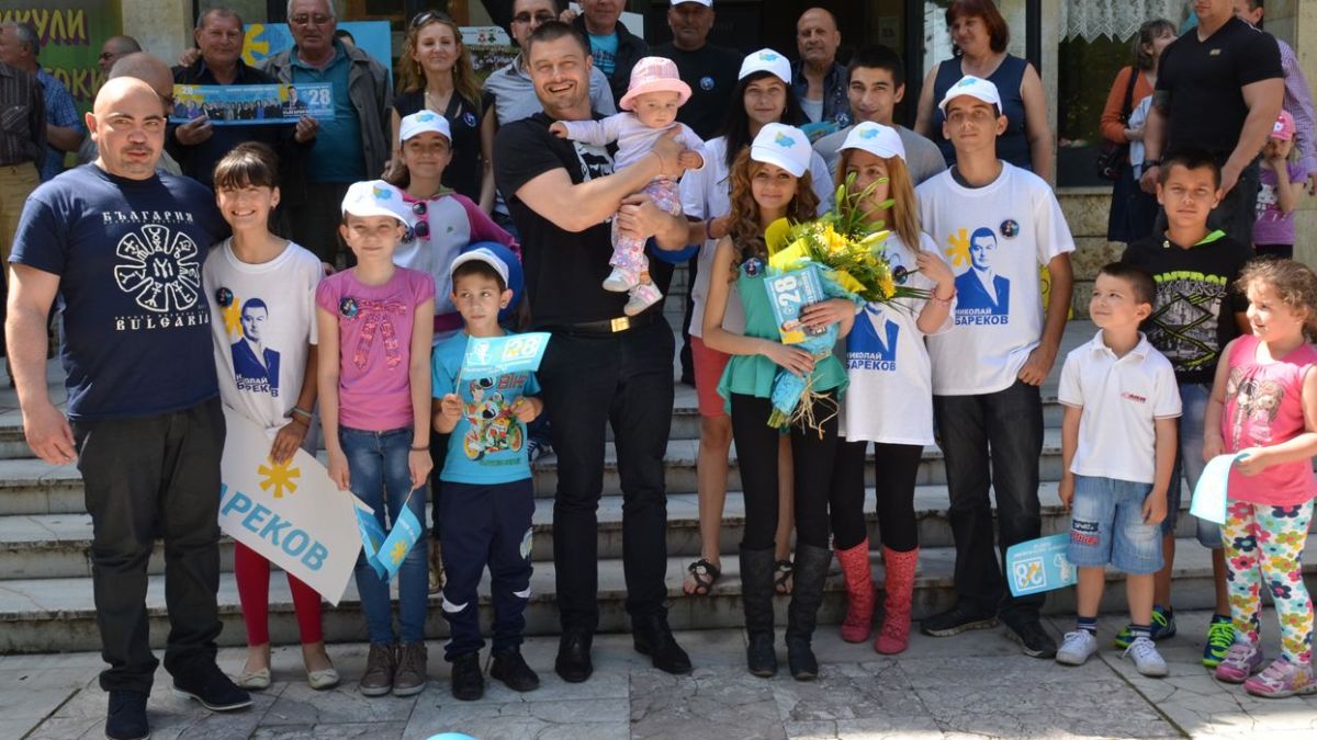Абитуриентка покани Бареков за кавалер на бала